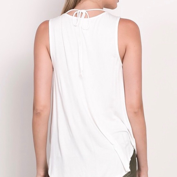 Last 3! 🌟Sleeveless Criss Cross Front Top - Picture 7 of 7